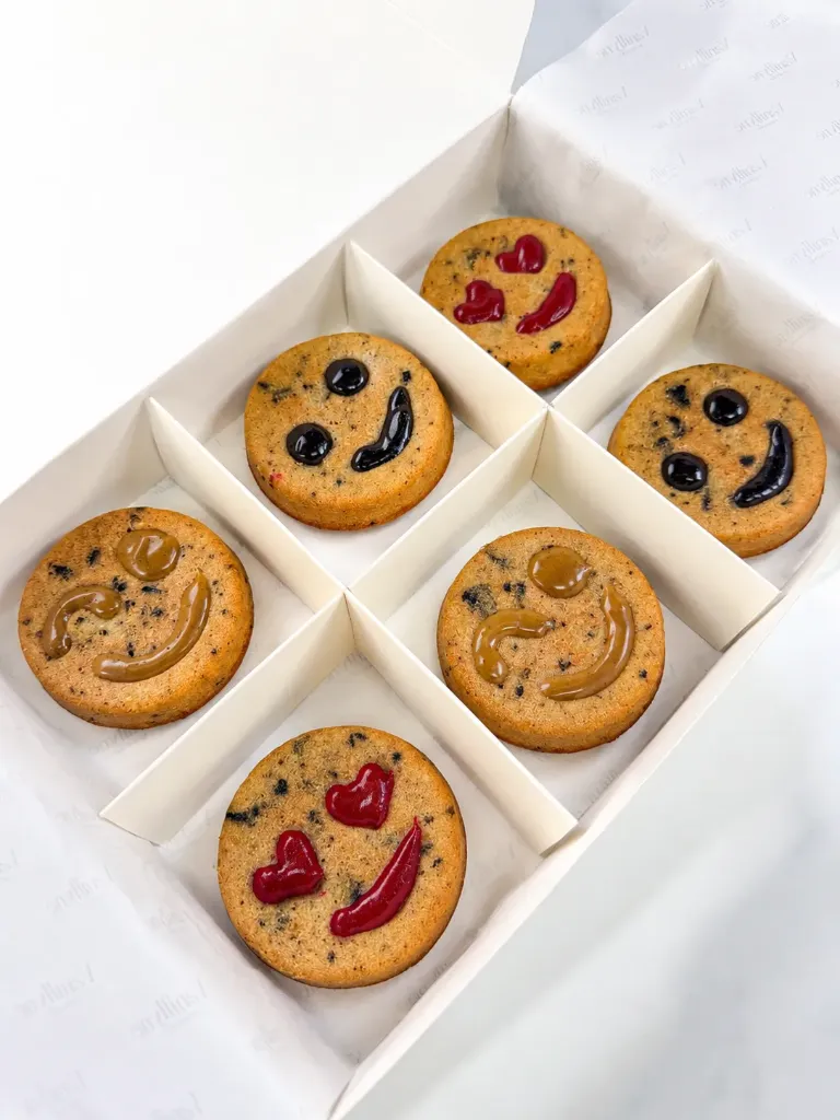 Emoji cake